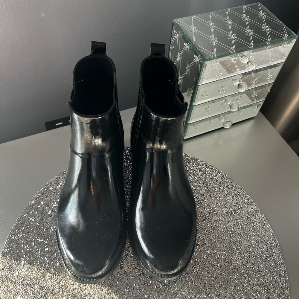 Michael Kors Black Shiny Rain Boots - Size 7